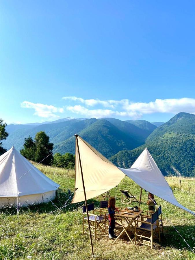 Hôtel Lodg'ing Secret Camp Ariège à Lordat Extérieur photo